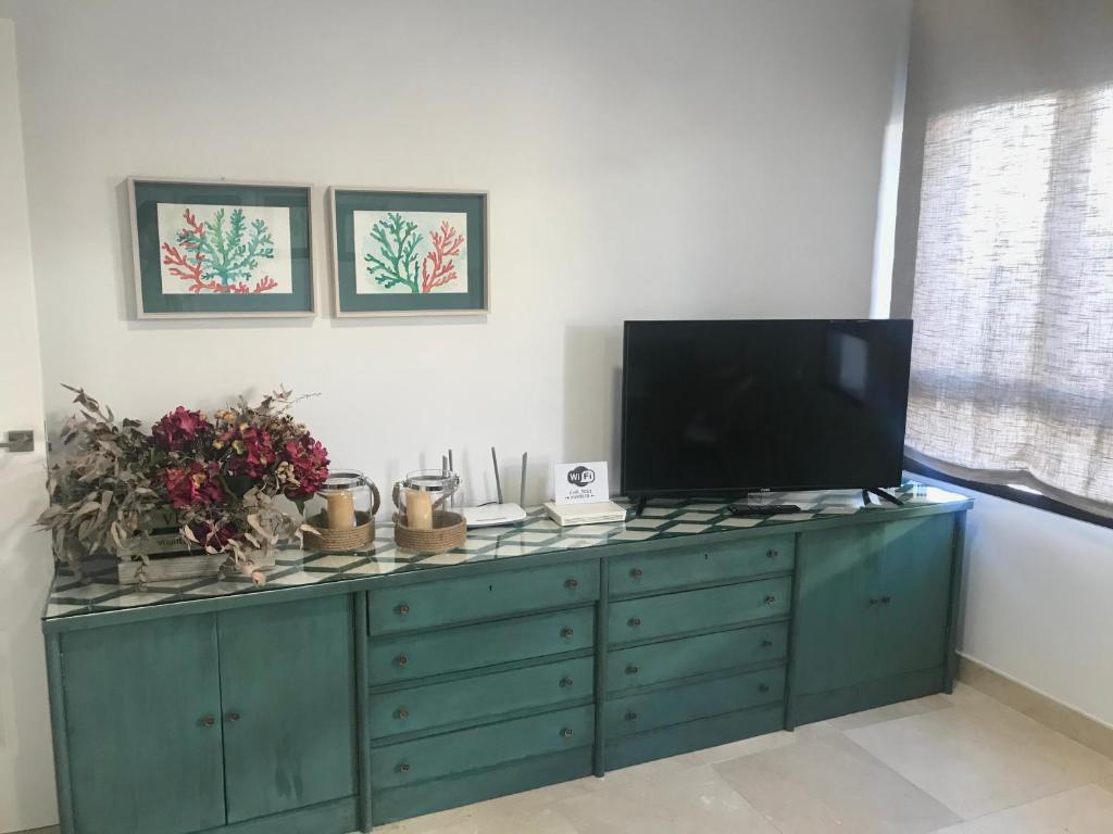 A television and/or entertainment centre at Nuevo apartamento en pleno centro