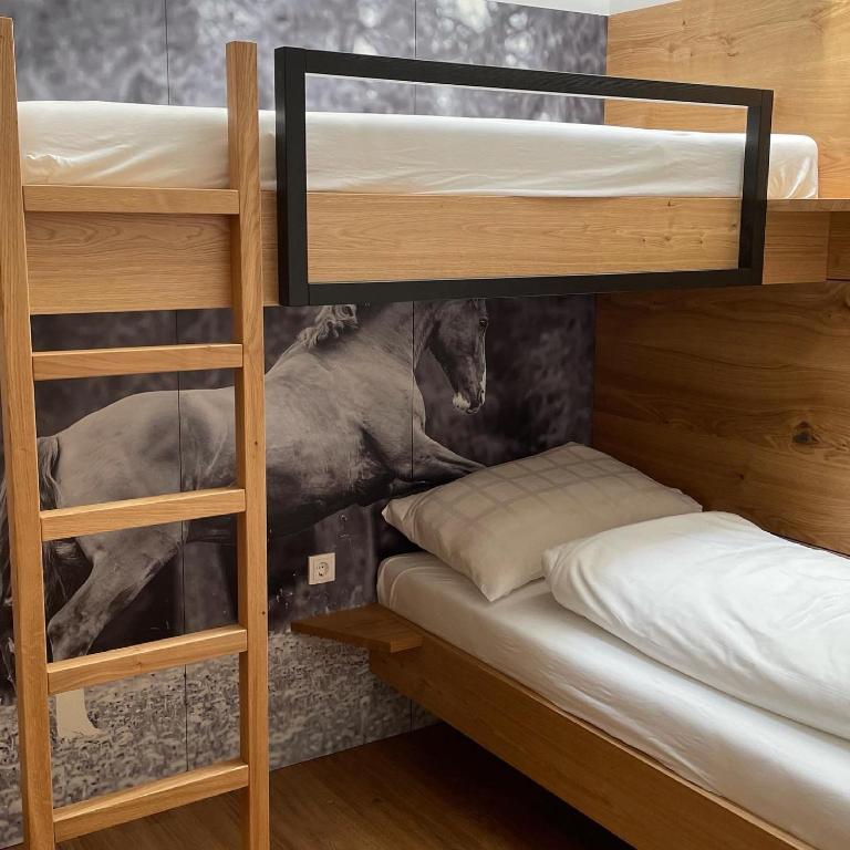 Postel nebo postele na pokoji v ubytování Narnhoferwirt