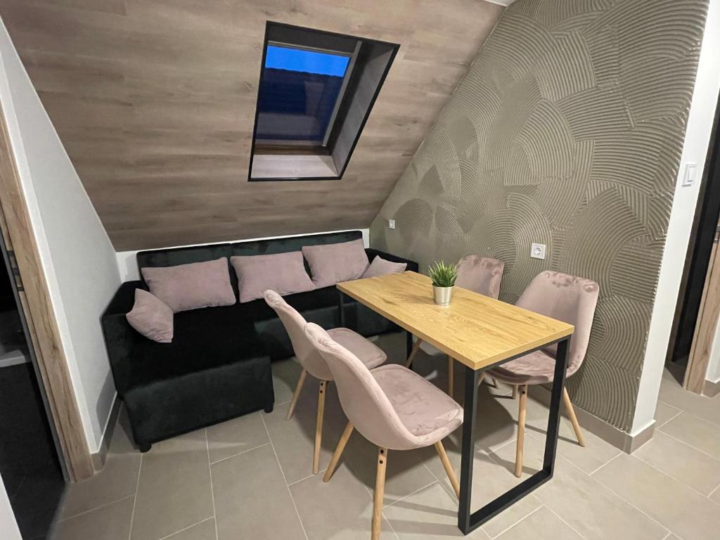 Posedenie v ubytovaní Smeraldo Apartmanok Siófok