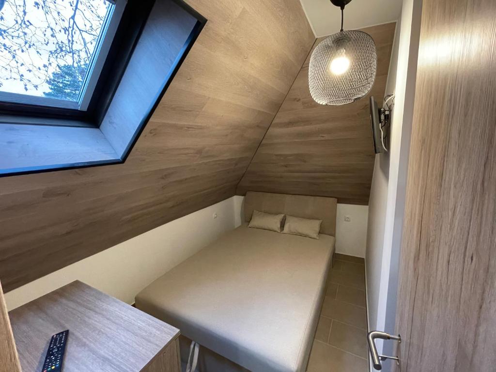 Posteľ alebo postele v izbe v ubytovaní Smeraldo Apartmanok Siófok