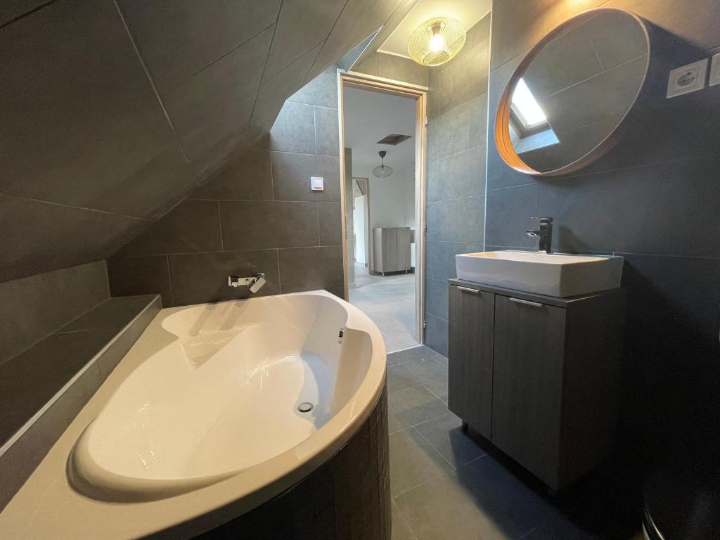 Kúpeľňa v ubytovaní Smeraldo Apartmanok Siófok