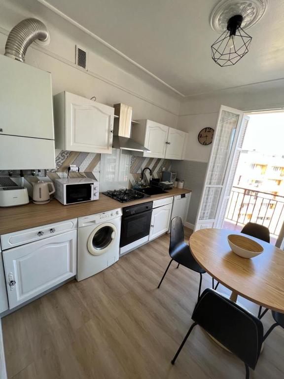 Appartement climatisé F3 proche plage port et aéroport - 9