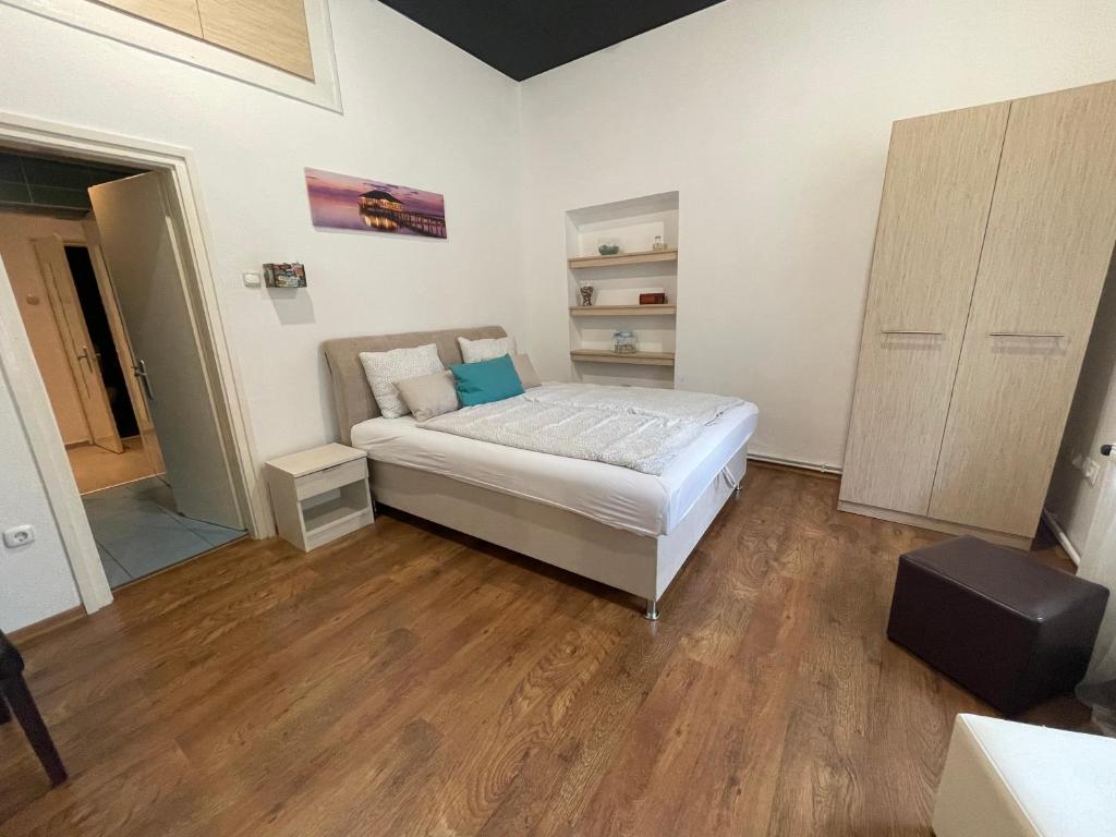 Posteľ alebo postele v izbe v ubytovaní Smeraldo Apartmanok Siófok