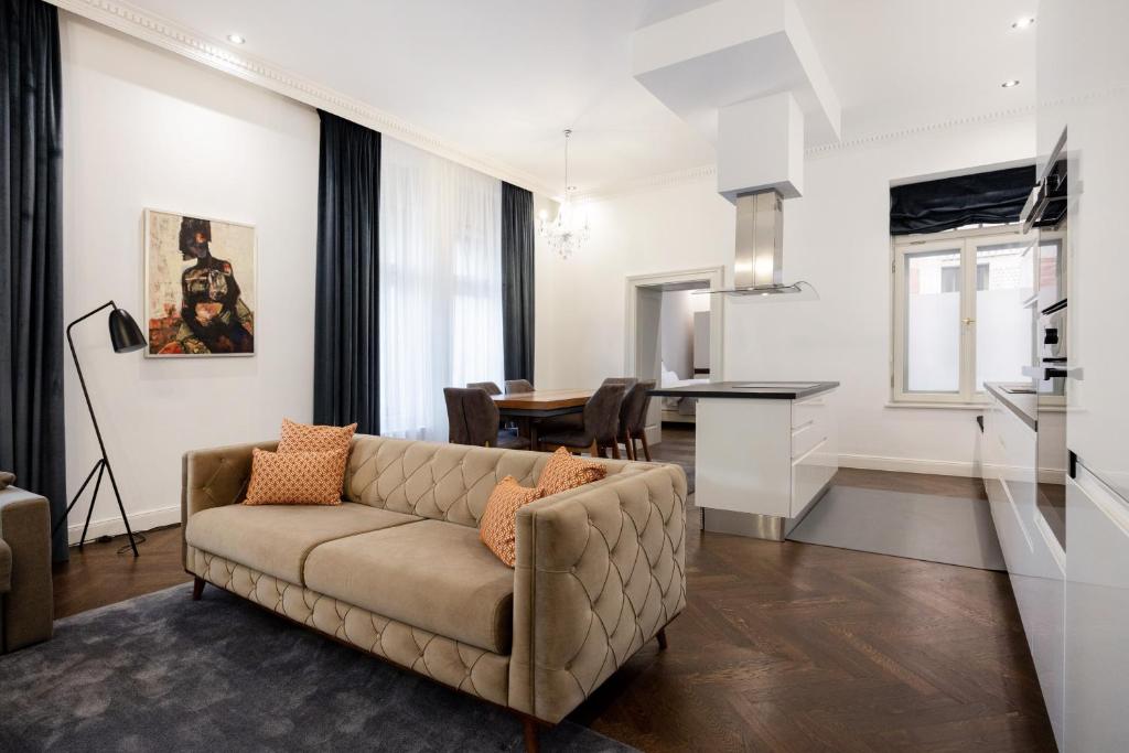 Kuchyňa alebo kuchynka v ubytovaní ZOYA LUXURY RESIDENCE
