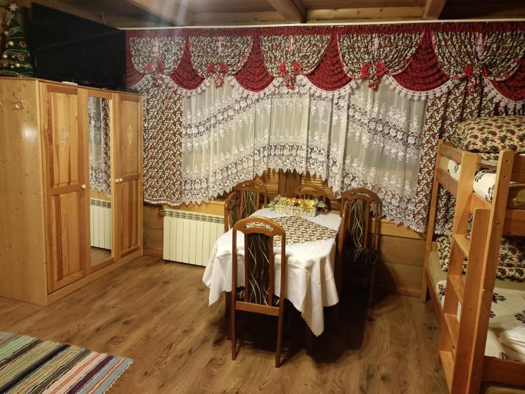 Fotografia z galérie ubytovania Pokoje u Ziutki v destinácii Witów