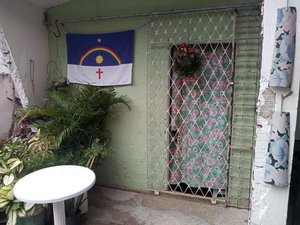 a flag of grenada next to a door with a flag at Casa amora olinda in Olinda