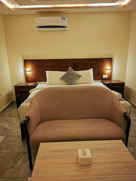 Łóżko lub łóżka w pokoju w obiekcie TAJ Hotel