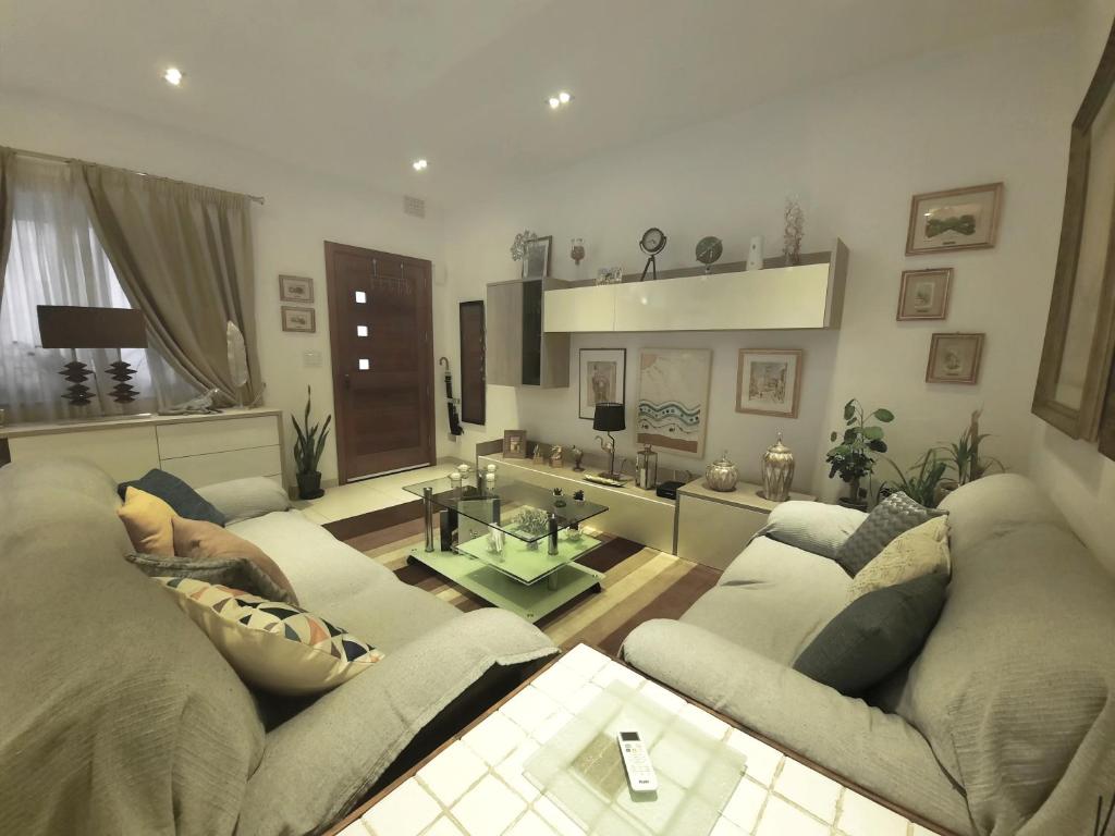 Posezení v ubytování Cozy Rooms - Great Bus Connections - Free Parking