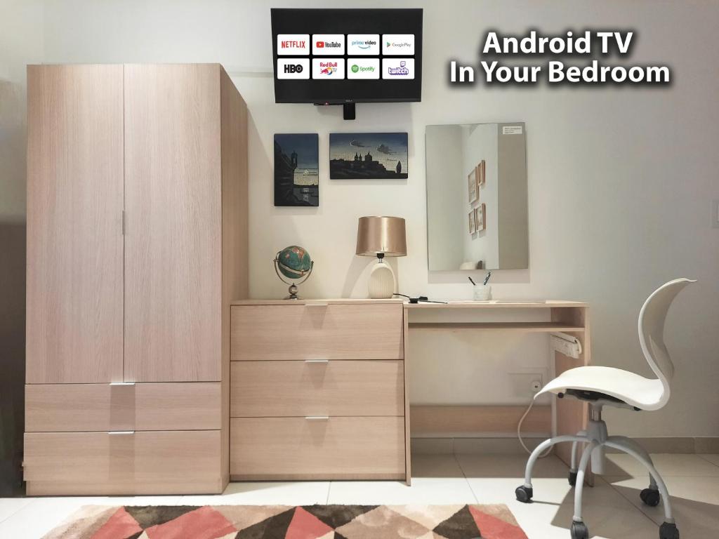TV a/nebo společenská místnost v ubytování Cozy Rooms - Great Bus Connections - Free Parking