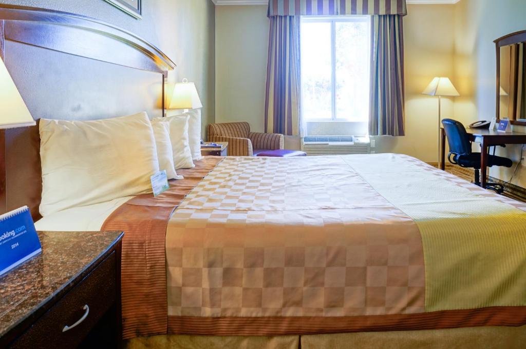 Harbor Inn & Suites - King Studio Suite - Non-Smoking