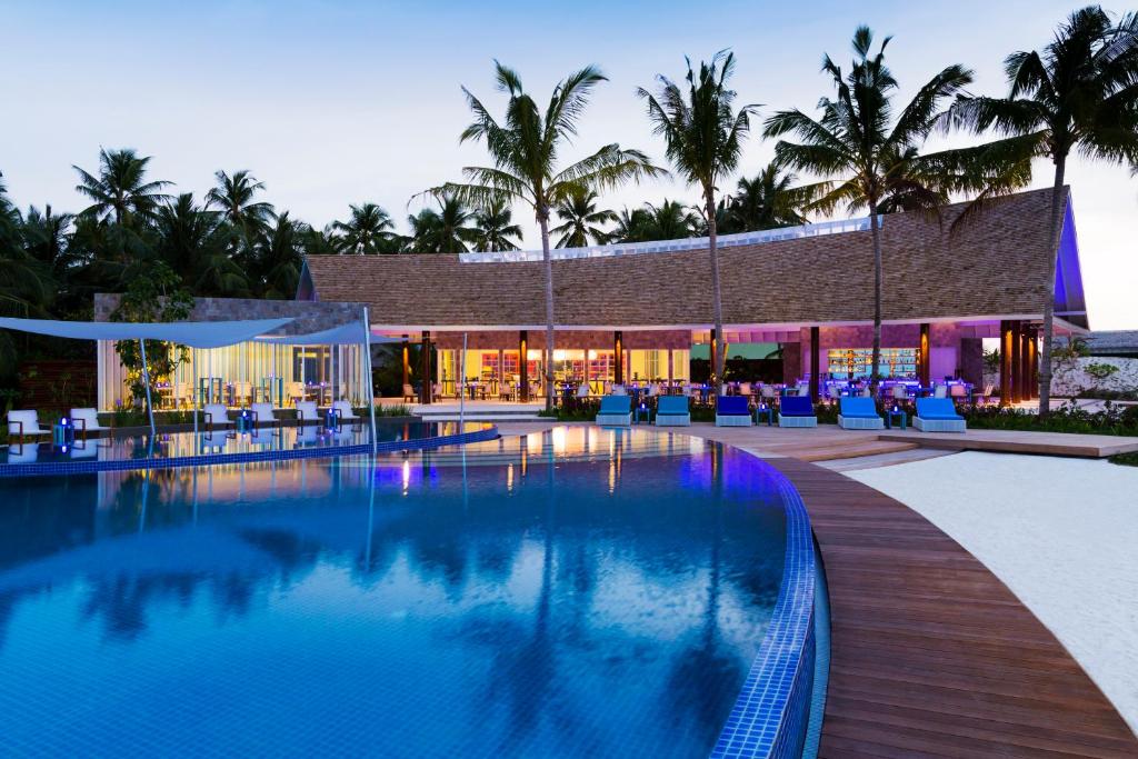 Bazén v ubytování Niyama Private Islands Maldives - 25 percent off on Seaplane for minimum stay of 7 nights and more for stays until 20 October 2025 nebo v jeho okolí