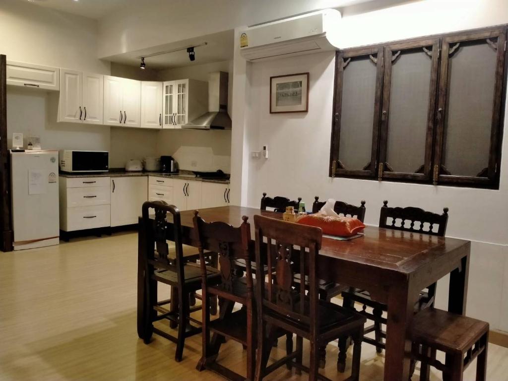 Kuchyň nebo kuchyňský kout v ubytování BTC Hua Hin Home managed by BTC Boutique Resort