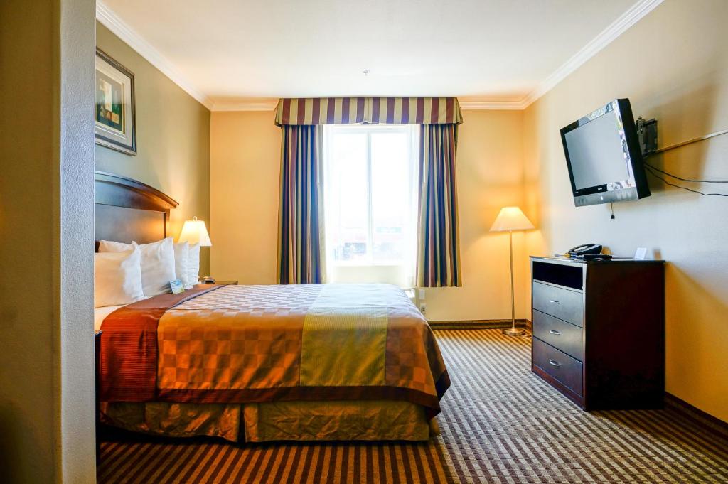 Harbor Inn & Suites - King Room - Non-Smoking
