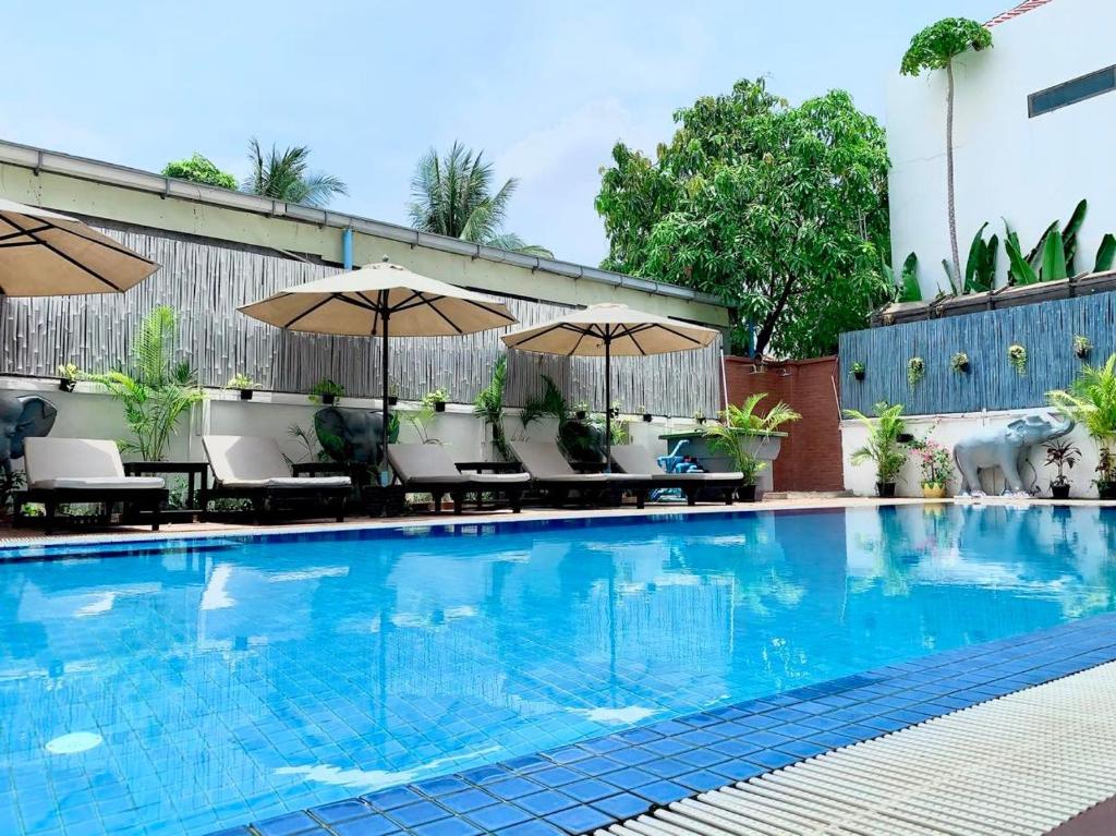 Swimmingpoolen hos eller tæt på Golden Orchid Angkor