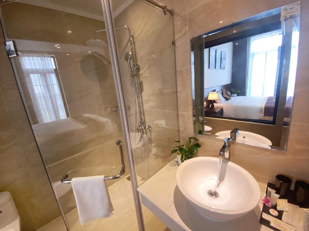 Elysinam Boutique Hotel Ha Long - 18