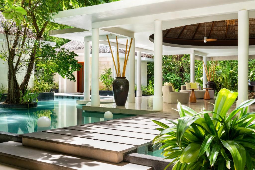 Bazén v ubytování Niyama Private Islands Maldives - 25 percent off on Seaplane for minimum stay of 7 nights and more for stays until 20 October 2025 nebo v jeho okolí