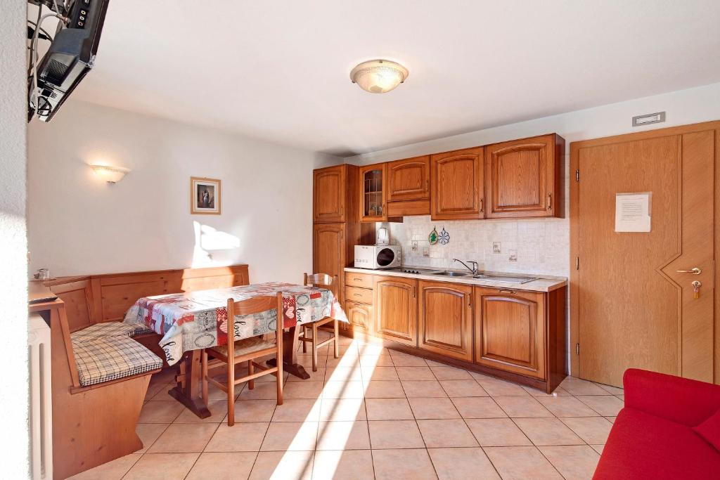 A kitchen or kitchenette at Appartamento Vago