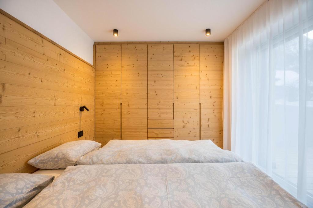 Posteľ alebo postele v izbe v ubytovaní Apartments Armeri Black Dolomites