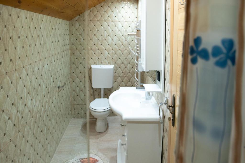 Koupelna v ubytování Apartmani Bor