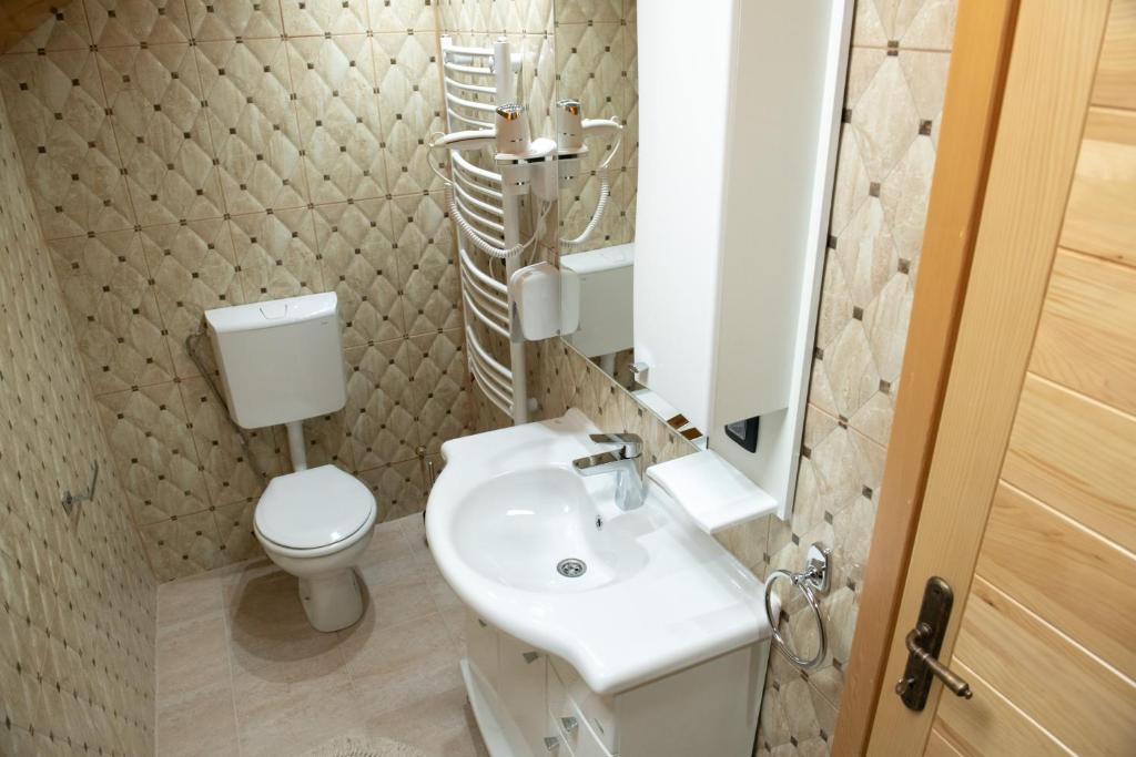 Koupelna v ubytování Apartmani Bor