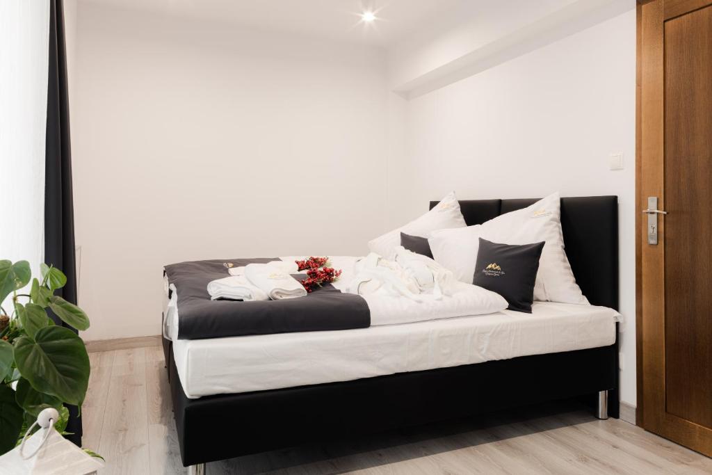 Posteľ alebo postele v izbe v ubytovaní Royal Apartments & Spa Zakopane-Cyrhla