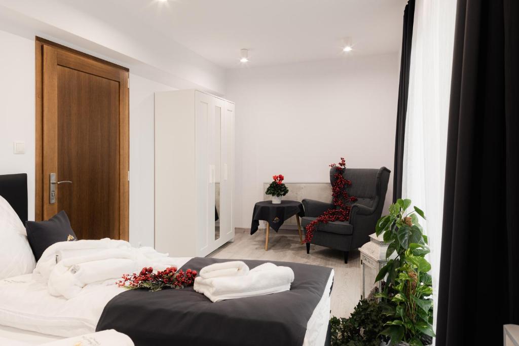 Posteľ alebo postele v izbe v ubytovaní Royal Apartments & Spa Zakopane-Cyrhla