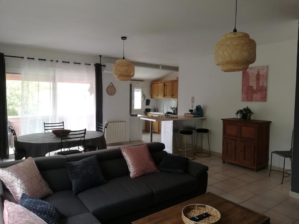 Gallery image of Superbe appartement de 90m2 à Uzes super équipé avec Garage et grand parking privatif in Uzès