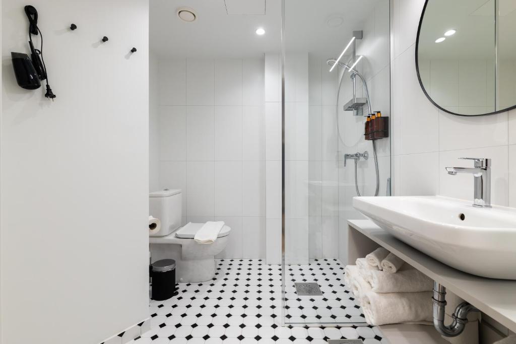 Bob W Ambassador - Three-Bedroom Apartment