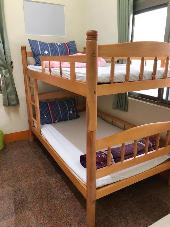 A Sho S Hostel Fangliao Taiwan, How To Put Together Old Wooden Bunk Beds