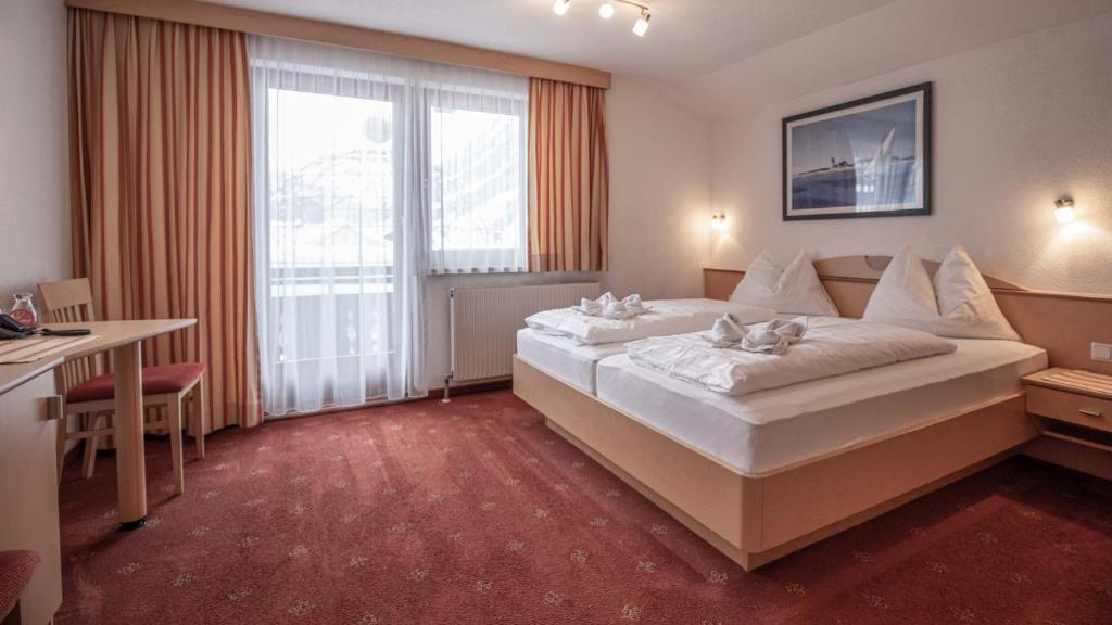 Posteľ alebo postele v izbe v ubytovaní Hotel Victoria