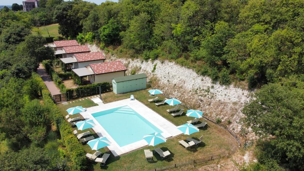 Bazén v ubytování Agriturismo Alba nebo v jeho okolí