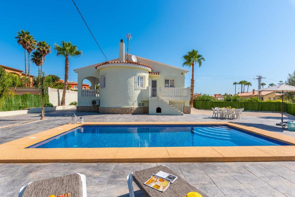 Bazén v ubytování Villa Escriva - PlusHolidays nebo v jeho okolí