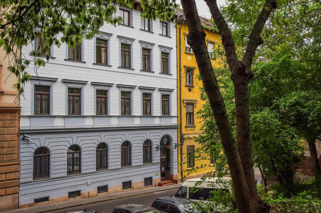 Budova, kde se aparthotel nachází