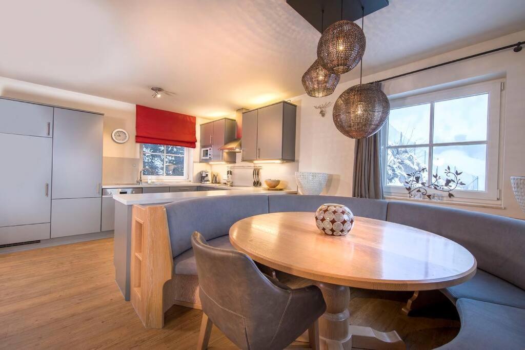Virtuvė arba virtuvėlė apgyvendinimo įstaigoje Holidayhome with Sauna Genieten in Saalbach Top E2