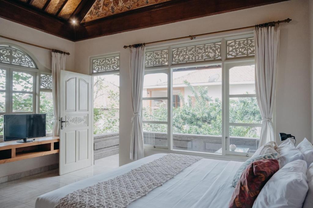 Postel nebo postele na pokoji v ubytování Wana Karsa Ubud Hotel