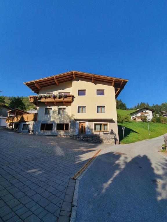 Budova, v ktorej sa apartmán nachádza