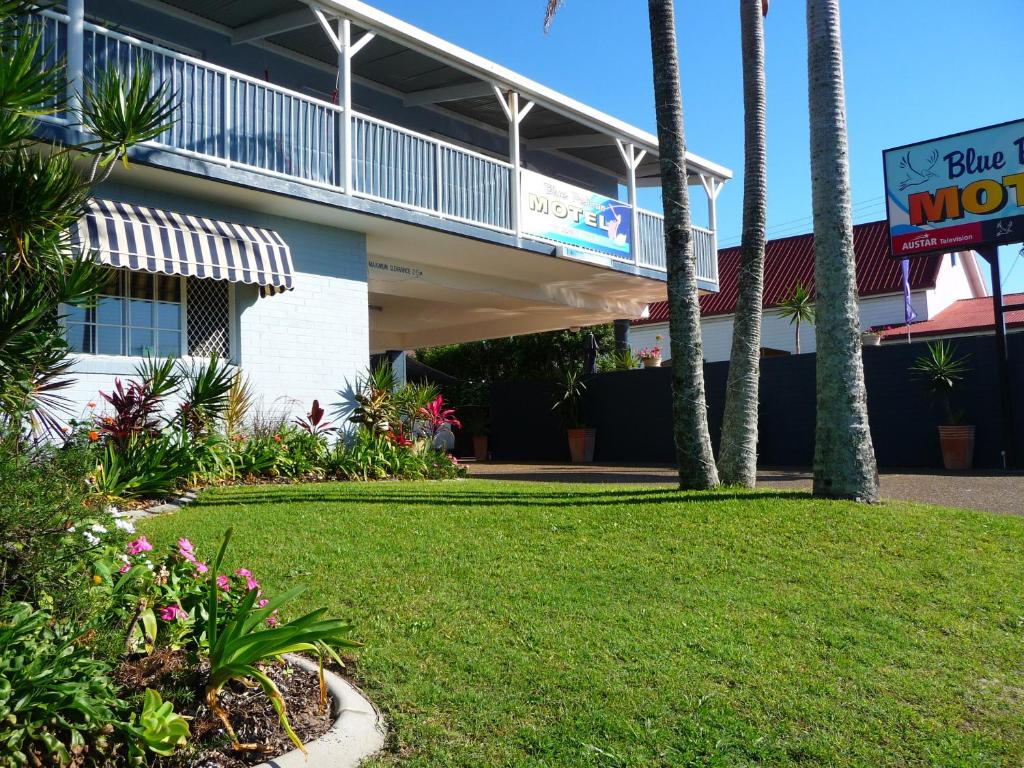 a view of the front of the hotel with palm trees at Blue Pelican Motel in Tweed Heads
