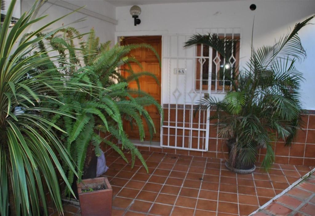 Vonkajšia záhrada v ubytovaní Townhouse with Sea View
