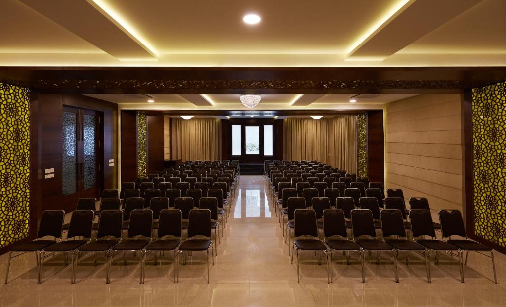Konferenční prostory v ubytování Hotel Kamar Residences and Banquets