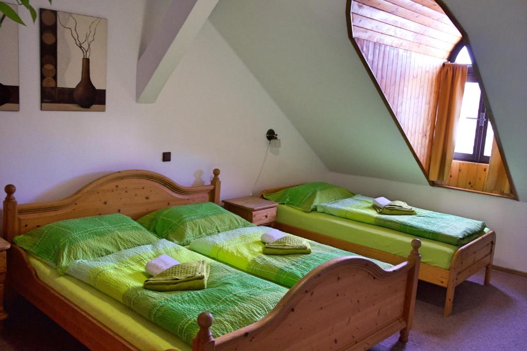 Postel nebo postele na pokoji v ubytování Penzion na Zborově