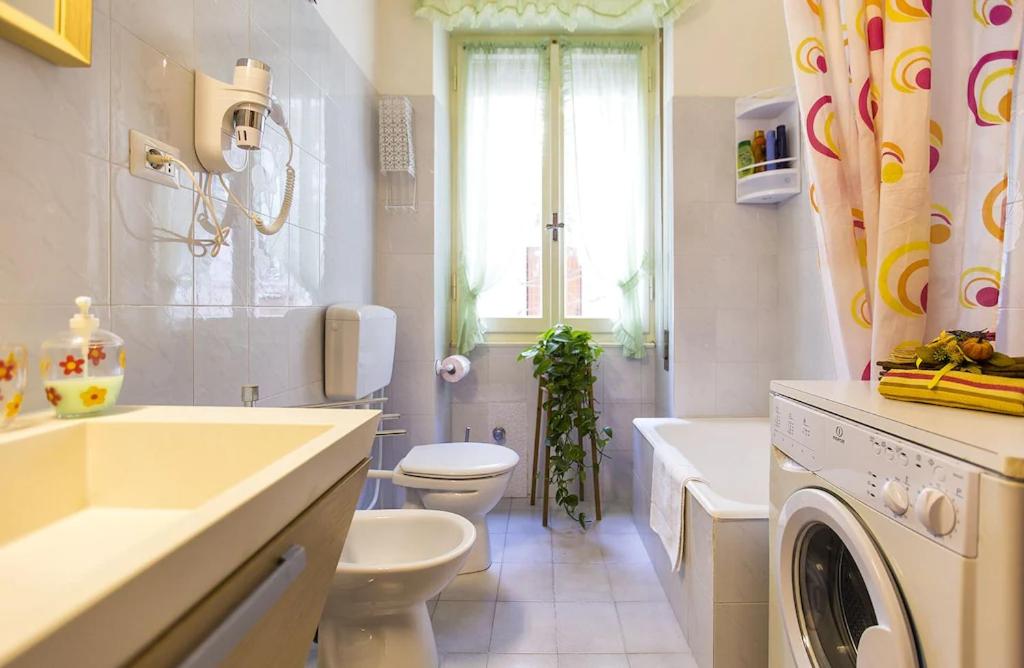 A bathroom at Cervi flat close to the sea and the historic centre of Alghero