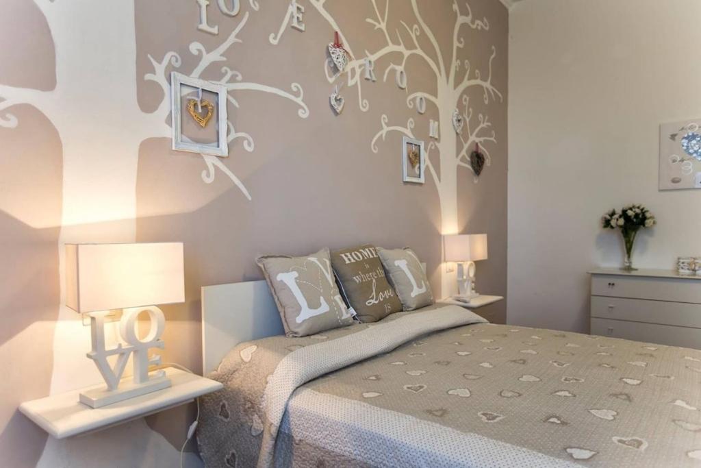 A bed or beds in a room at ClickSardegna Villa Emanuel ad Alghero con Vista mare spettacolare, piscina indipendente per 8 persone