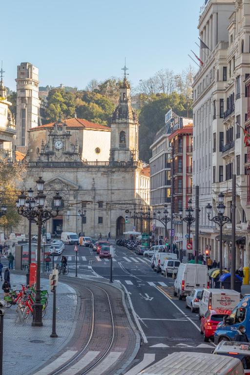 Nespecifikovaný výhled na destinaci Bilbao nebo výhled na město při pohledu z apartmánu