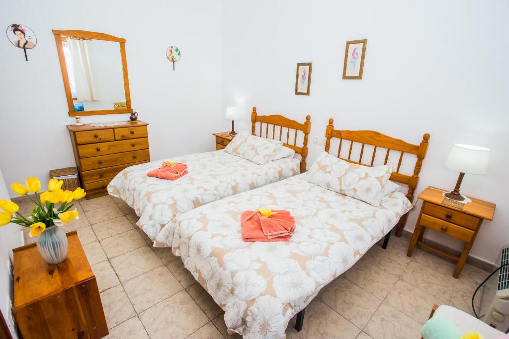 Zdjęcie z galerii obiektu Beautiful 2 Bed Villa with large pool Casa Manana w mieście Playa Blanca