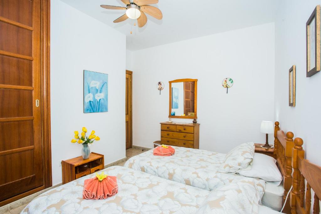 Zdjęcie z galerii obiektu Beautiful 2 Bed Villa with large pool Casa Manana w mieście Playa Blanca