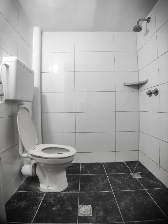 Ein Badezimmer in der Unterkunft הבית הלבן של נתן