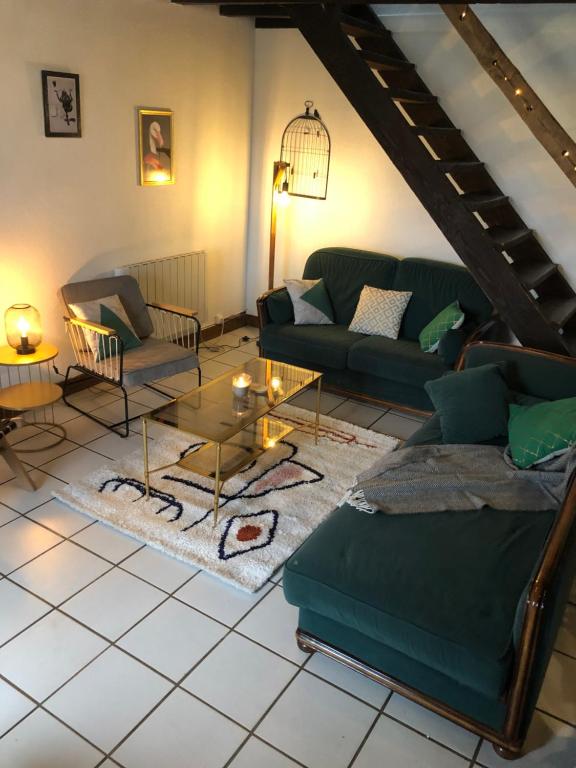 Posezení v ubytování Gîte à la ferme chaleureux avec cheminée