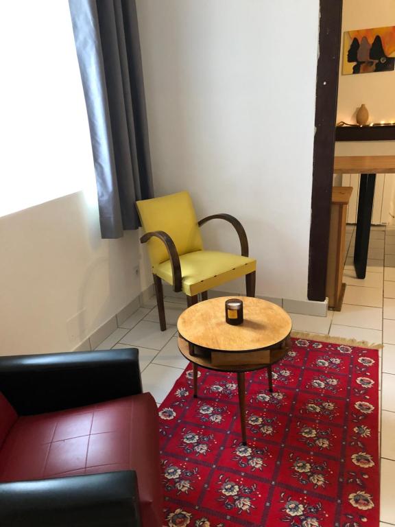 Posezení v ubytování Gîte à la ferme chaleureux avec cheminée