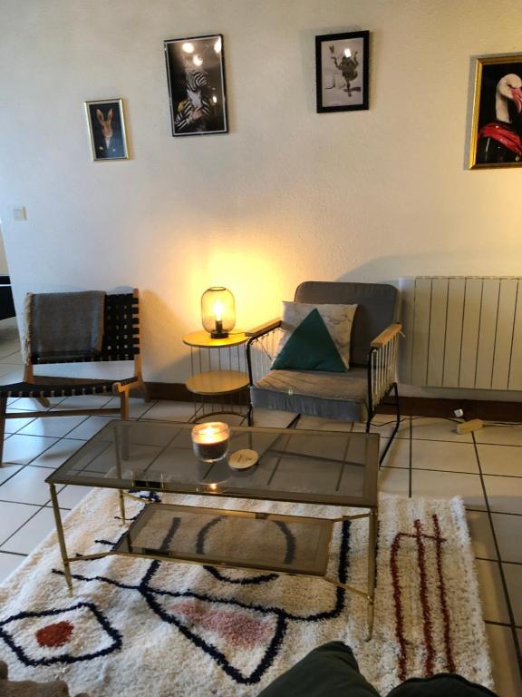 Posezení v ubytování Gîte à la ferme chaleureux avec cheminée