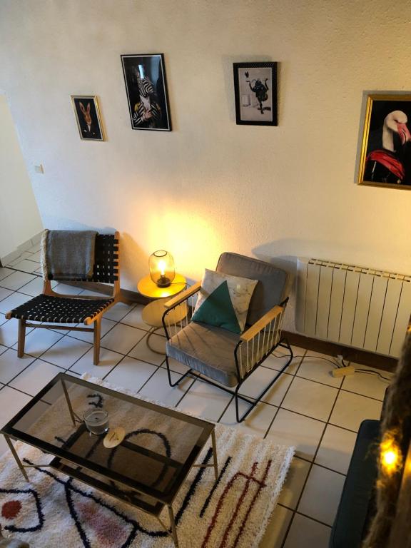 Posezení v ubytování Gîte à la ferme chaleureux avec cheminée